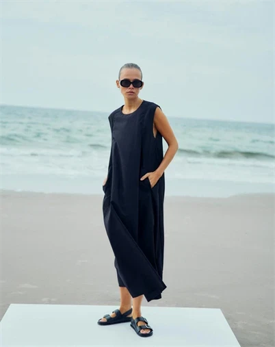 Withblack - WBLAgneta Midi Kjole - Black 